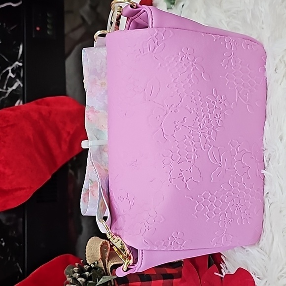 BETSEY JOHNSON PINK FLORAL IMPRINTED  LUV BETSEY CROSSBODY w/HANG OFF POUCH - Picture 5 of 7